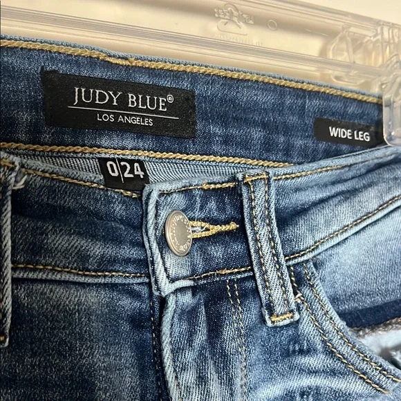 Judy Blue Wide Leg Crop Jeans Light Wash Distressed Denim Size 24 - Picture 2 of 8